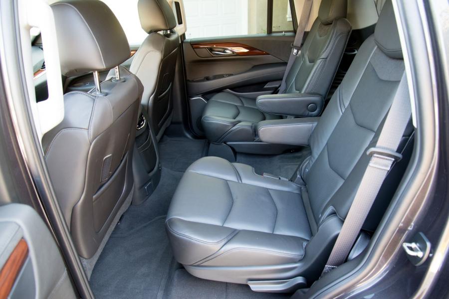  Cadillac Escalade 4WD Luxury 2015 года  (фото 24 из 42)